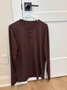Men’s Vuori Ease Performance Henley Size Medium